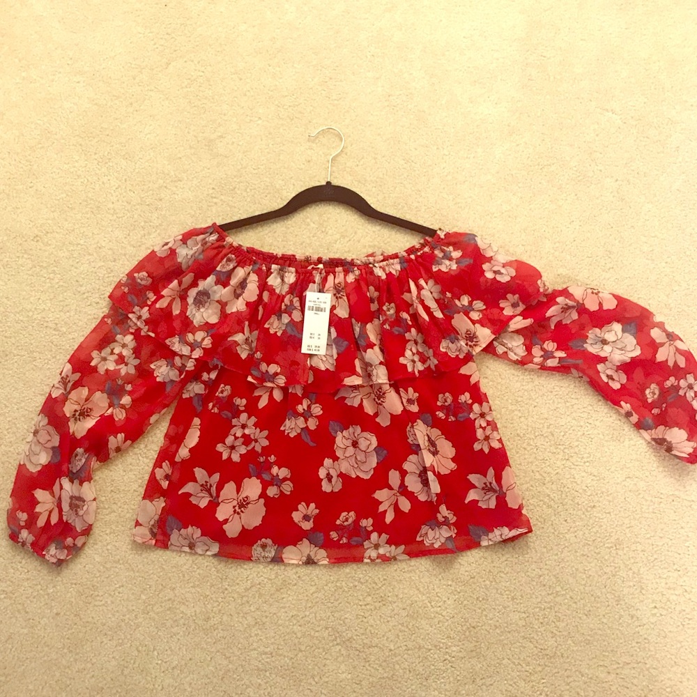 ✨Hollister off the shoulder shirt